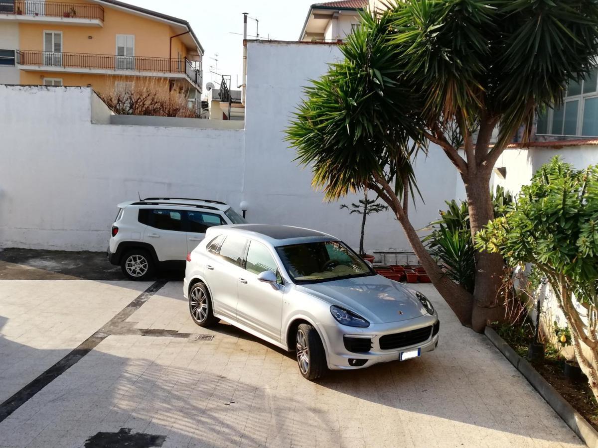 Via Pisa Hotel Riposto Kültér fotó